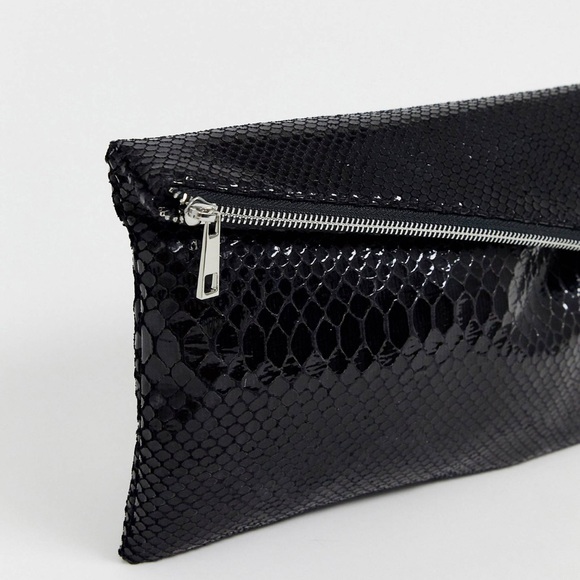 ASOS design asymmetrical snake clutch - Picture 3 of 7